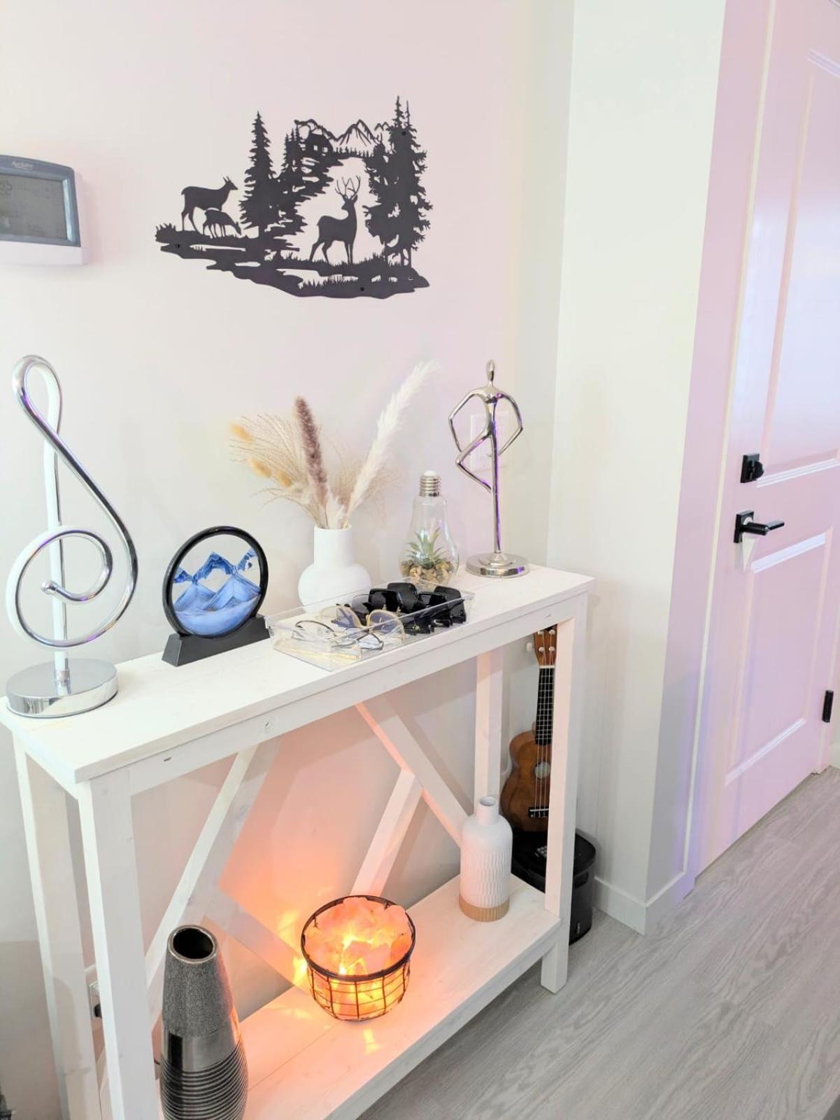 Edith Gate Luxe Bedroom 2 *