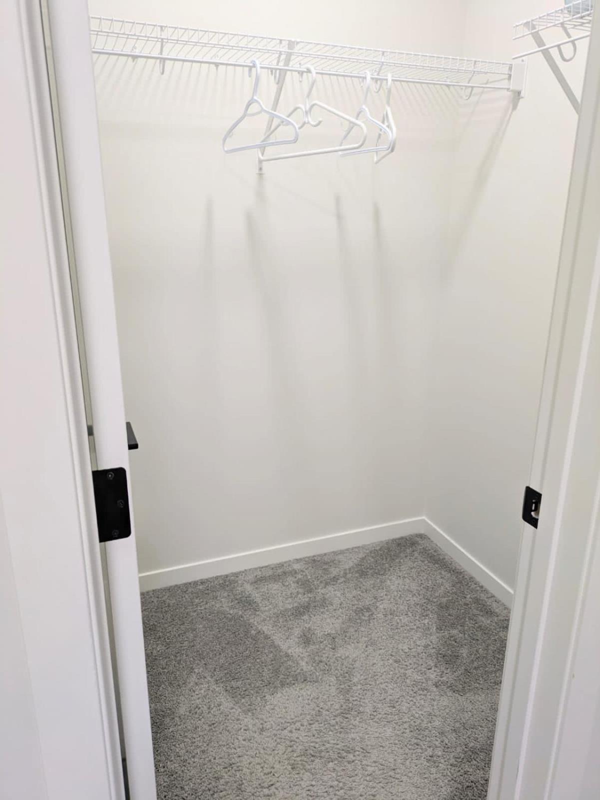 Homestay Edith Gate Luxe Bedroom 2 Calgary