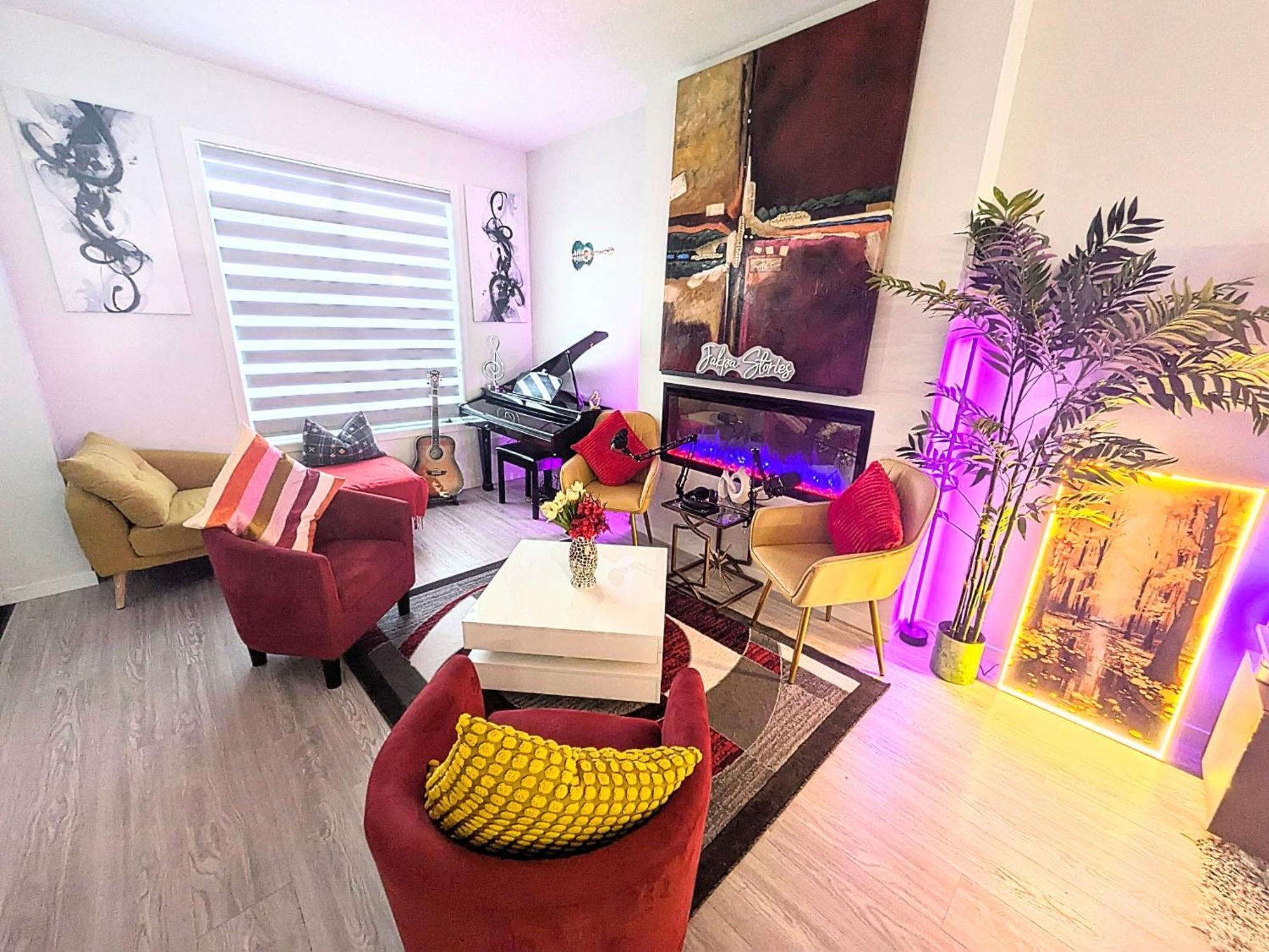 Edith Gate Luxe Bedroom 2 *